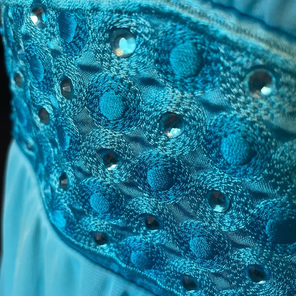 Large turquoise tank top - Picture 3 of 4